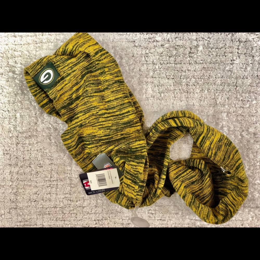 🧣New with tags GREENBAY PACKERS INFINITY SCARF